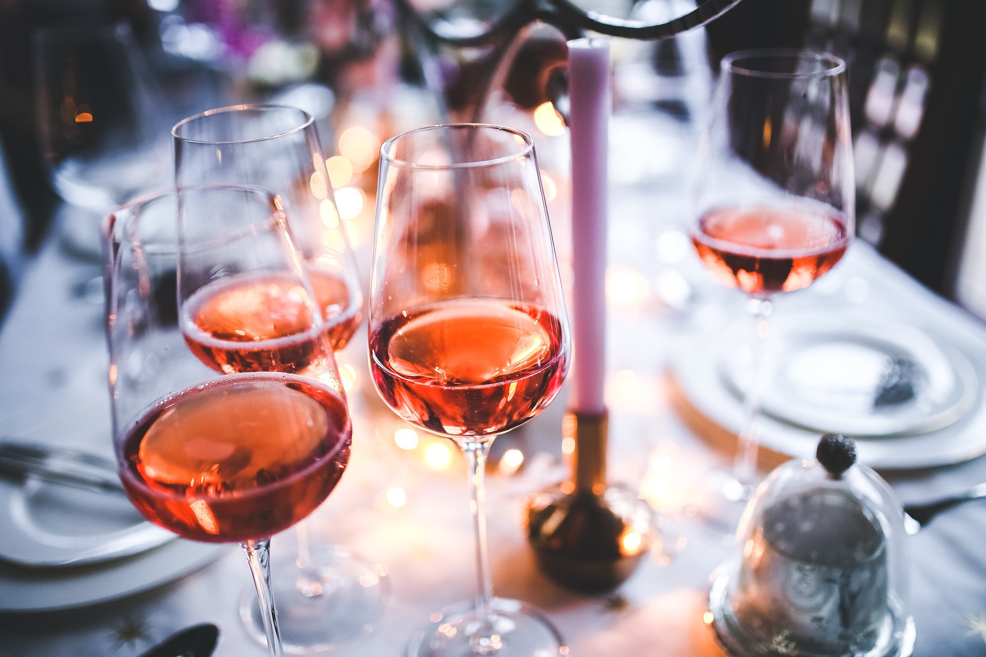 Takmer romantické letné miešané drinky – Keď hlavnú úlohu hrá ružové víno