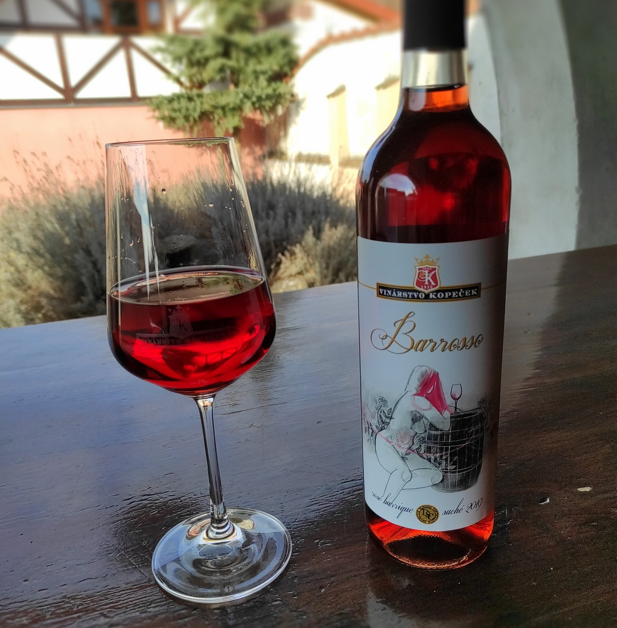 Vo vinárstve KOPEČEK spojili ružové víno s dubovým drevom