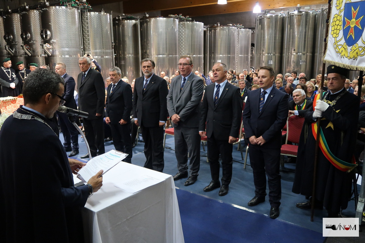 Rytieri vína prijali do svojich radov nových členov